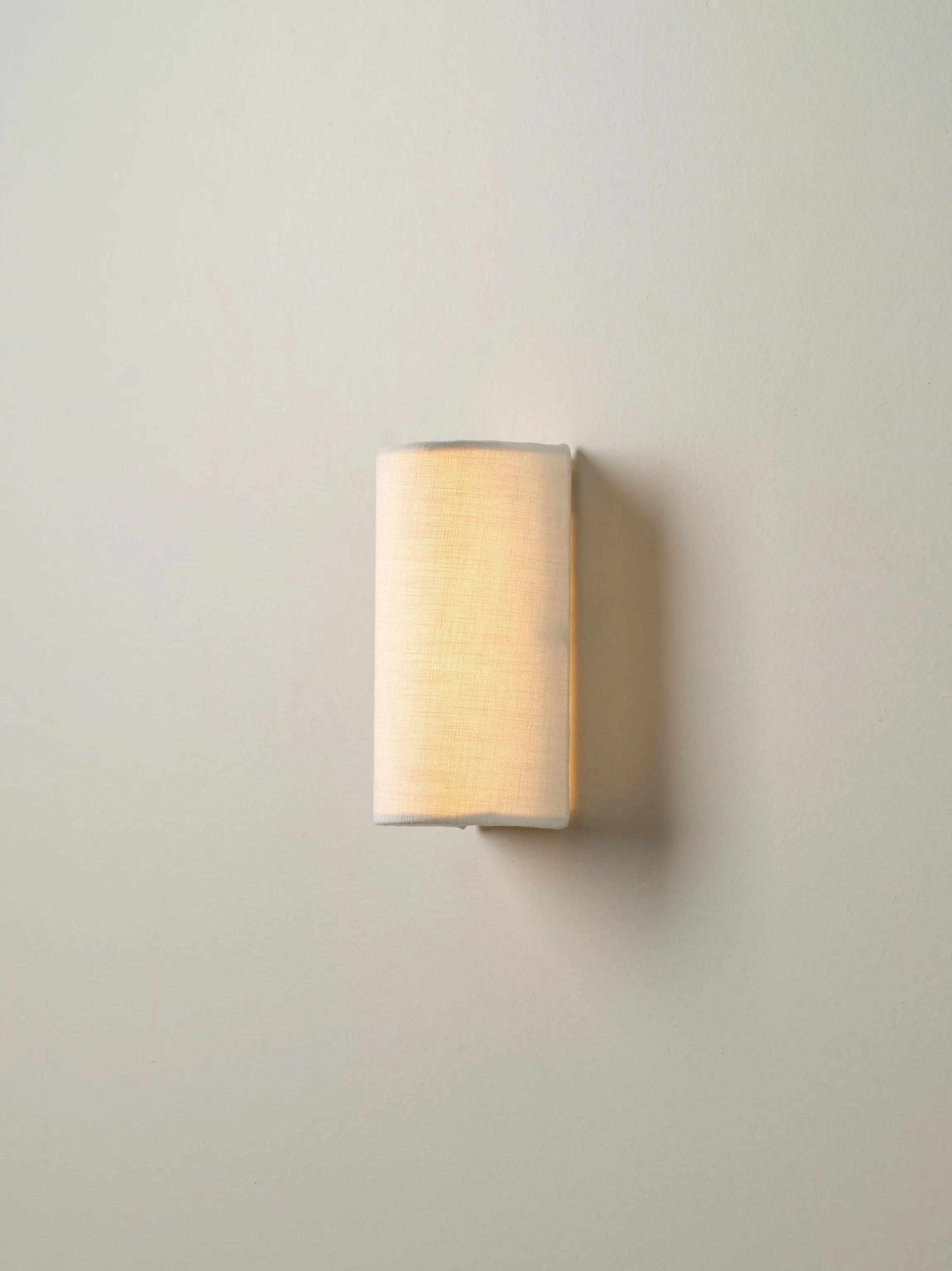 Folia - natural linen single wall light