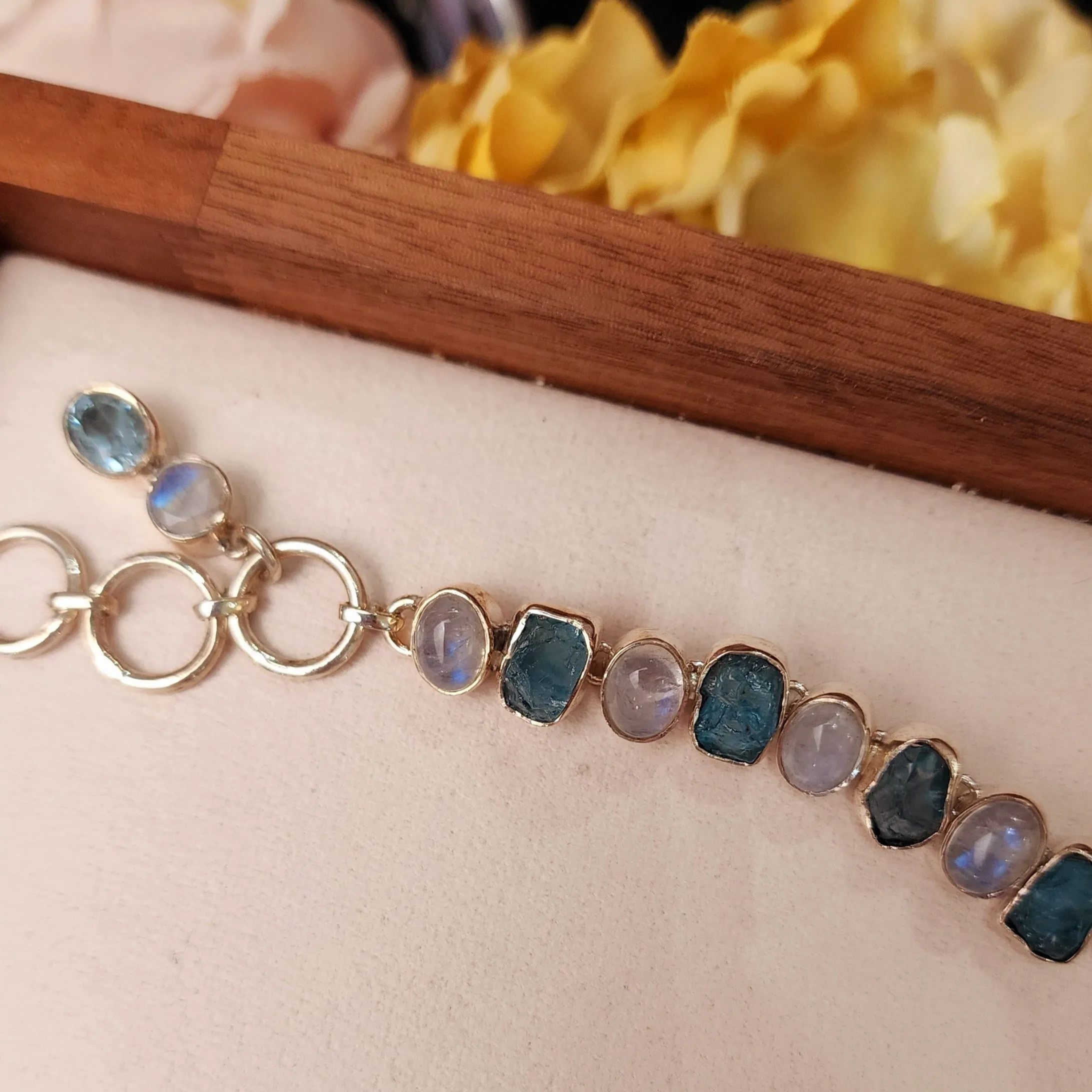 Paraíba Blue Apatite with Rainbow Moonstone Bracelet .925 Silver for Starting Fresh and Healthy Choices